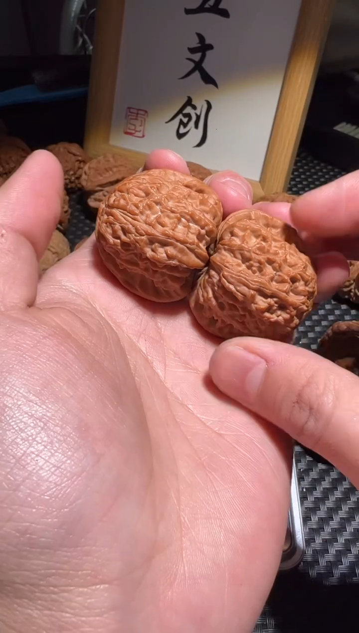 【闪购商品】文玩核桃把件39三角白