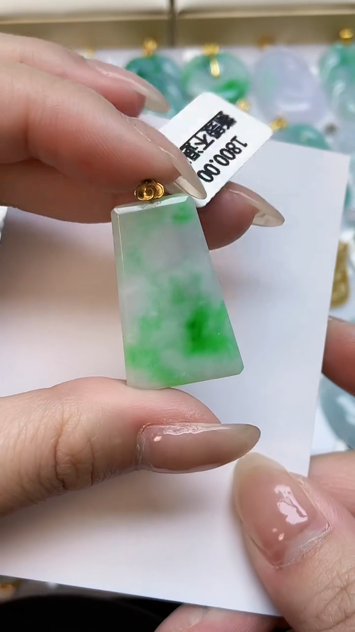 【闪购商品】翡翠颈饰18K金镶嵌00000000