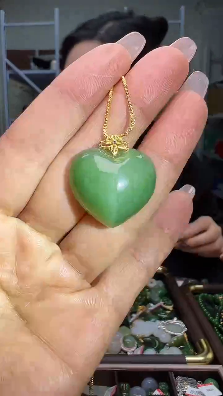 颈饰18K金镶嵌和田玉（多样性发货.发其一)12.12.22