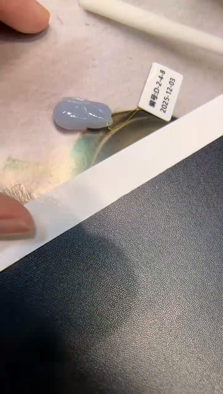 颈饰未镶嵌翡翠兔兔