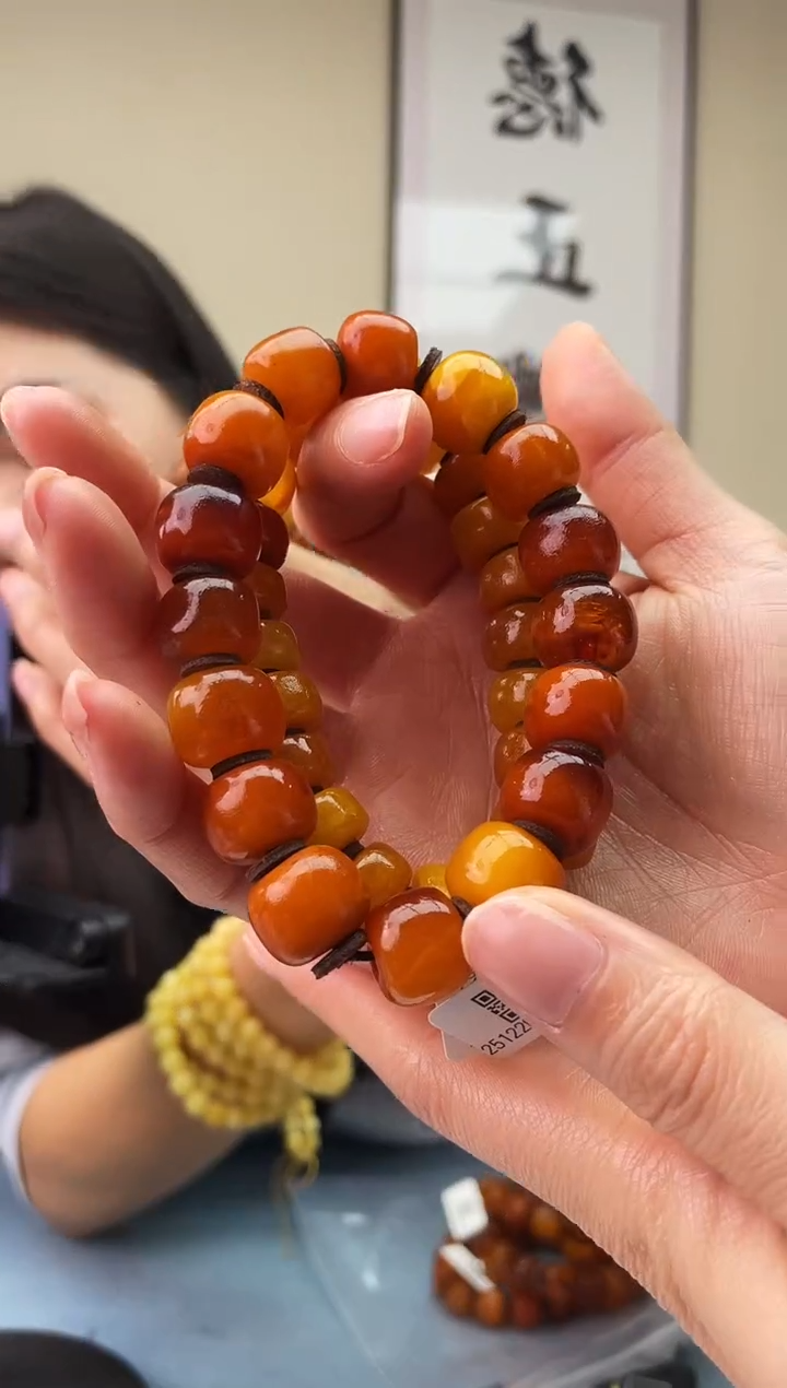 琥珀未镶嵌珠宝奇石T026 14微瑕假一罚十，多样性发一件