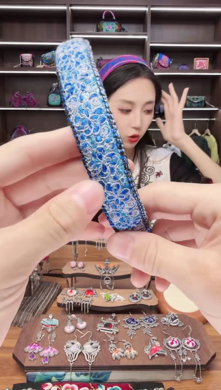 织绣A49蒙阿苏苗绣传承店