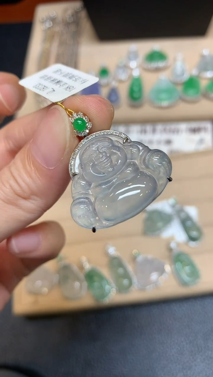 翡翠18K金镶嵌颈饰佛公【无服务费】