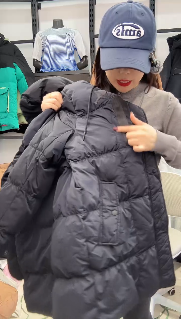 2082 闪购编码  运动卫衣裤以直播间过款为准 尺码  ·  M170