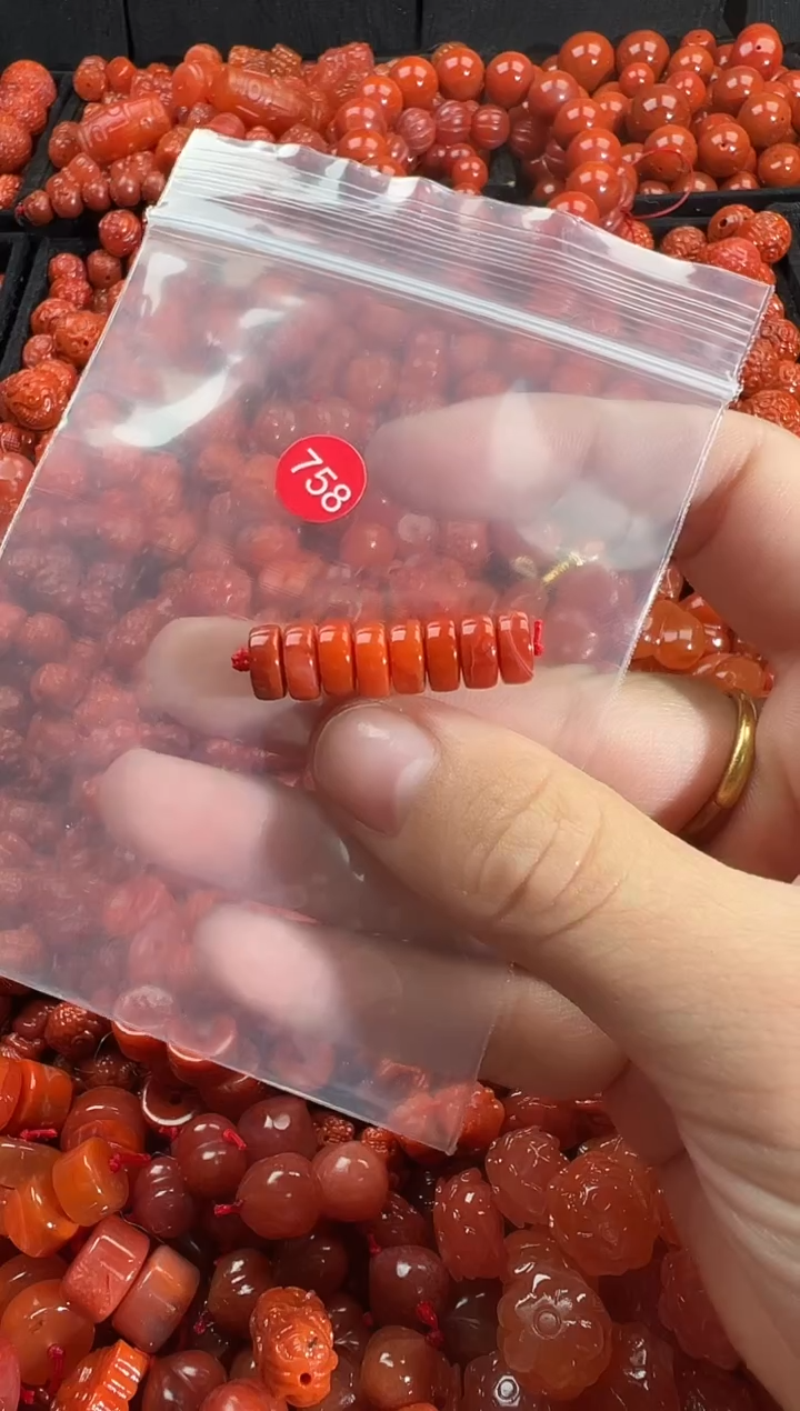 颈饰未镶嵌南红玛瑙1