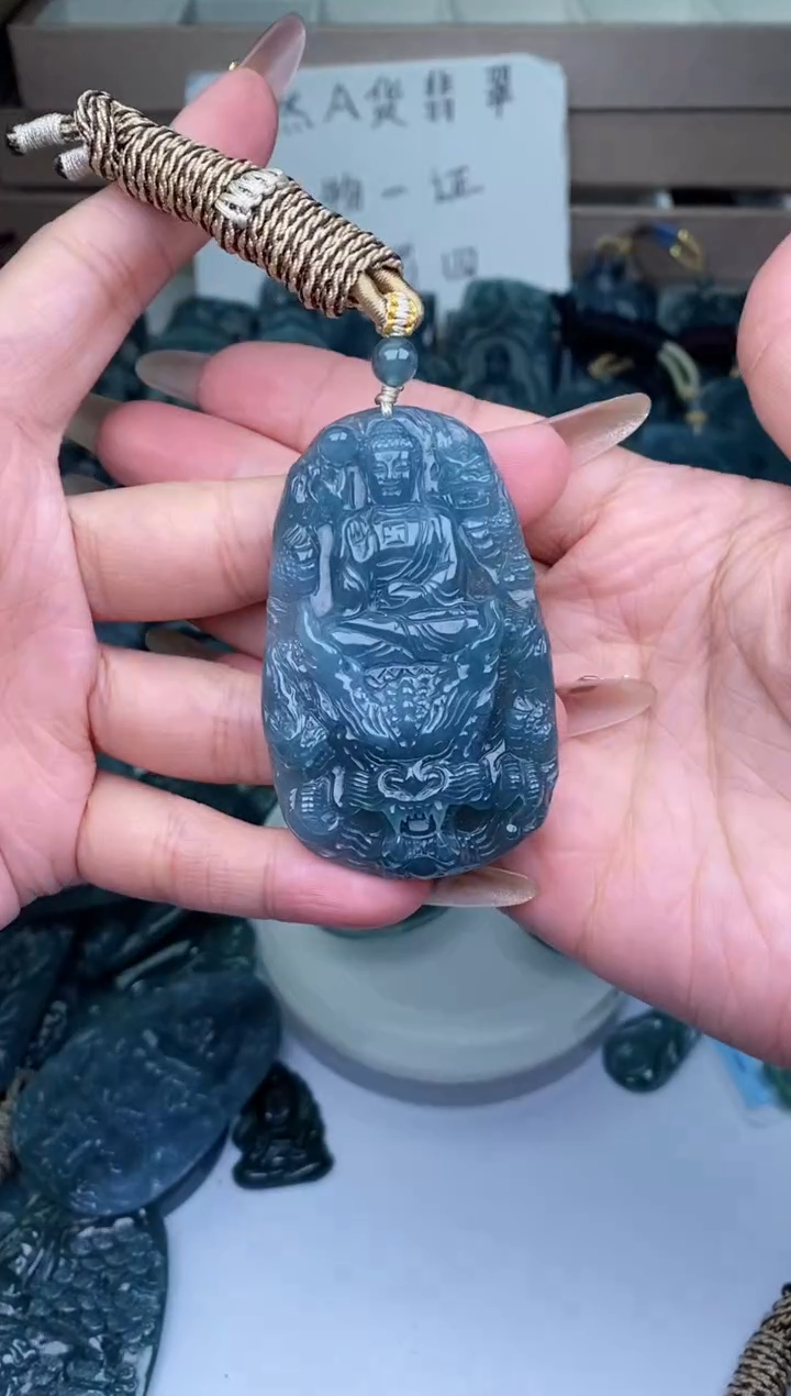 颈饰未镶嵌翡翠          