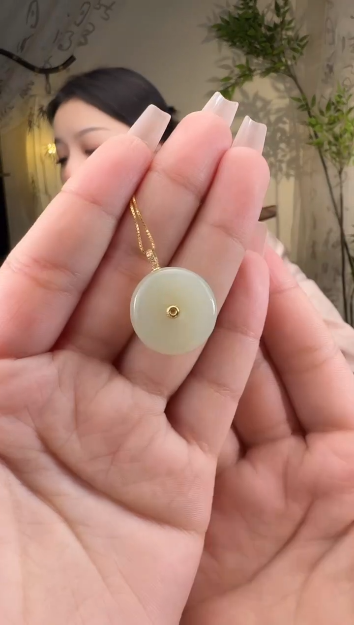 【闪购商品】和田玉颈饰18K金镶嵌平安扣赠链