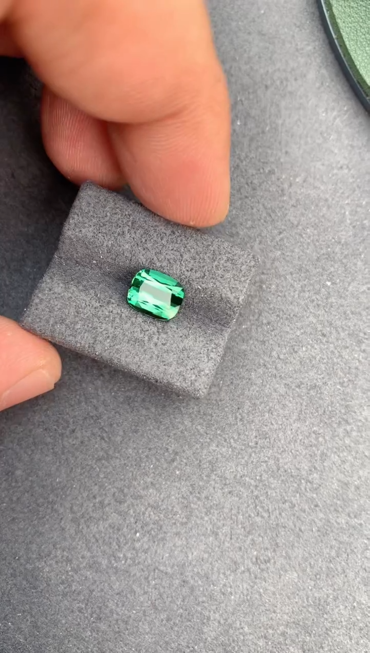 【闪购商品】碧玺裸石未镶嵌2.2ct绿碧玺