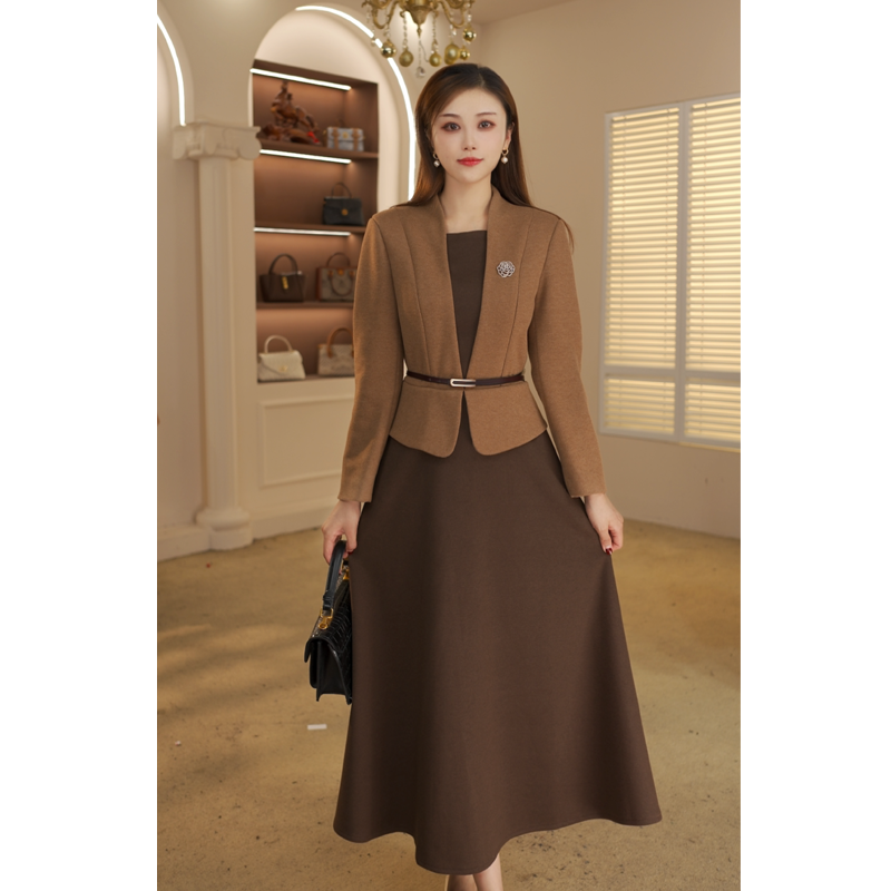 气质穿搭连衣裙秋季2025新款高级感长款显瘦连身裙