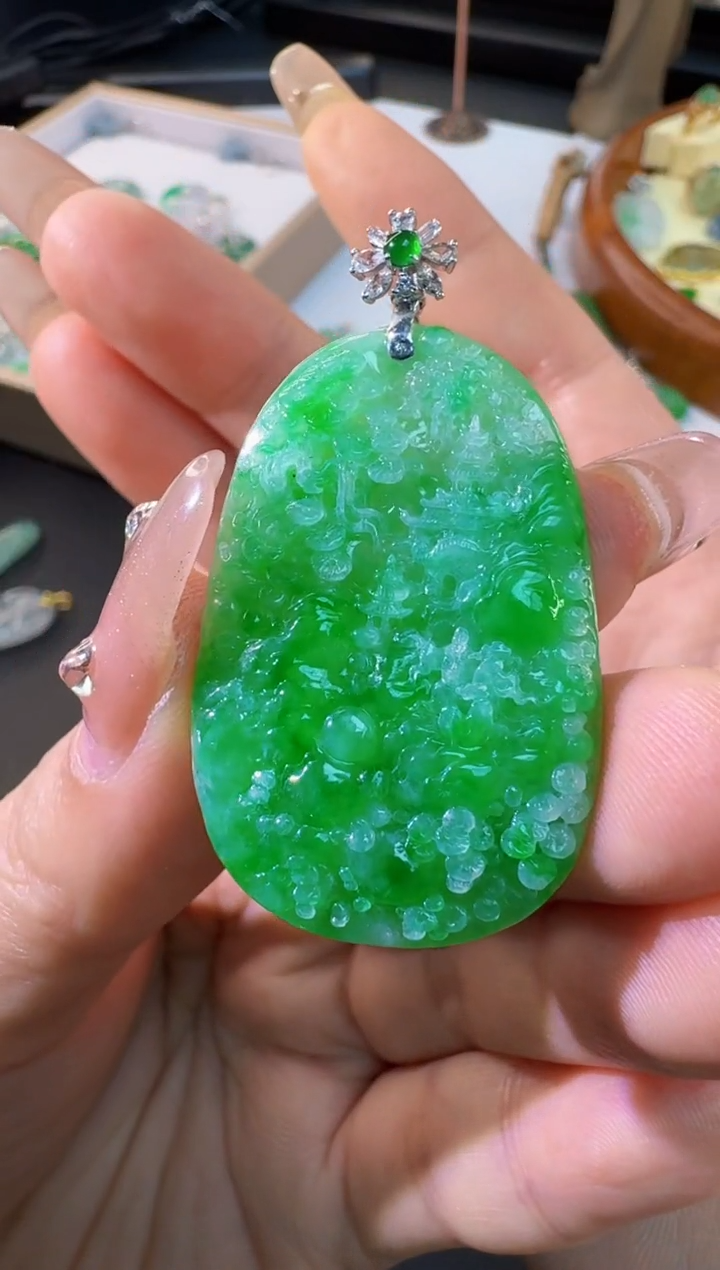 【闪购商品】翡翠颈饰18K金镶嵌缅甸A货翡翠吊坠