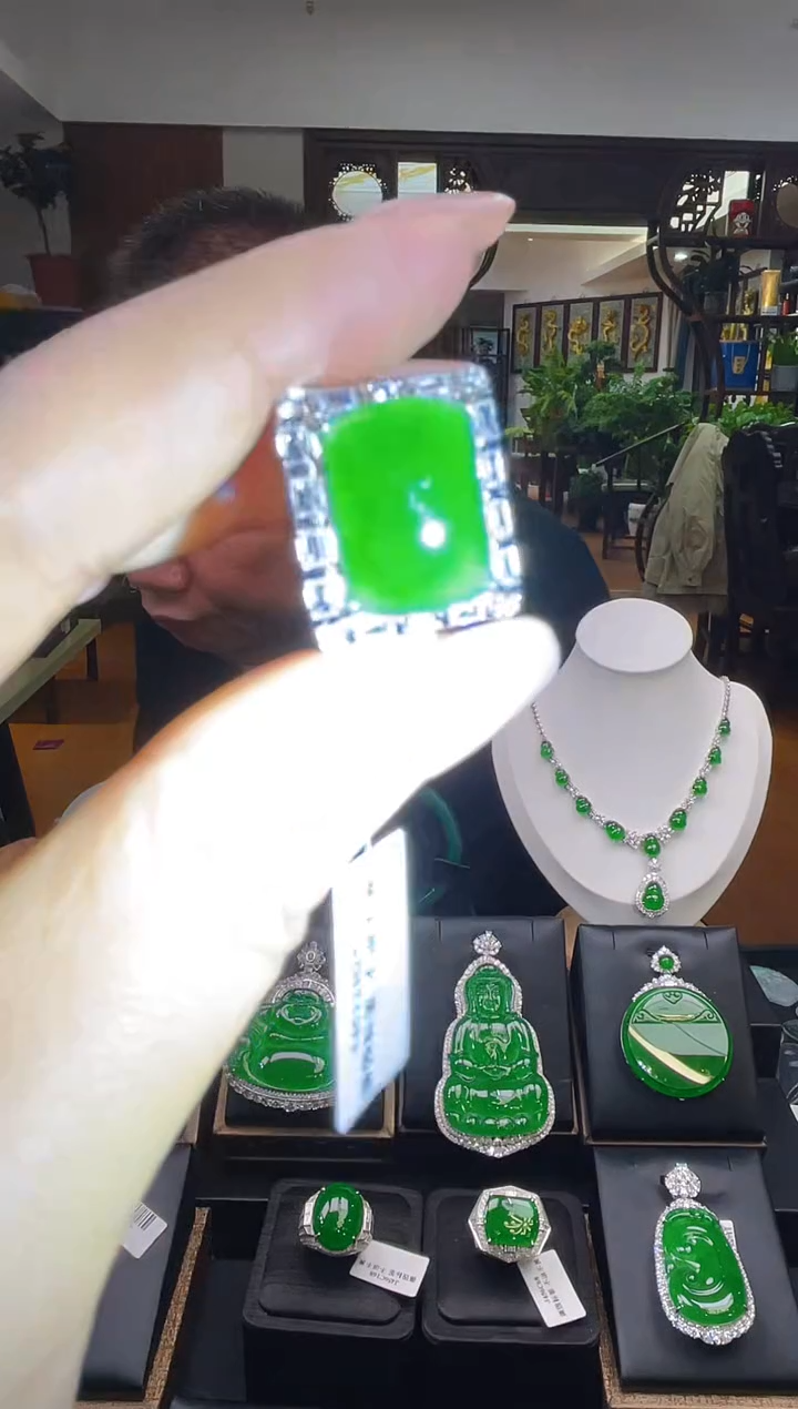 【闪购商品】翡翠吊坠(不含链)未镶嵌翡翠吊坠