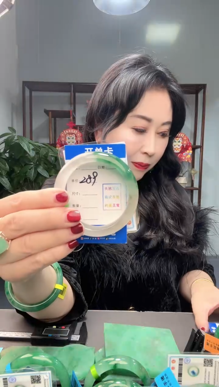 【闪购商品】石英质玉手镯未镶嵌1