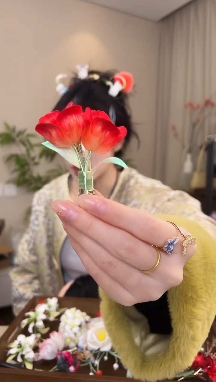 刺绣红色郁金香边夹