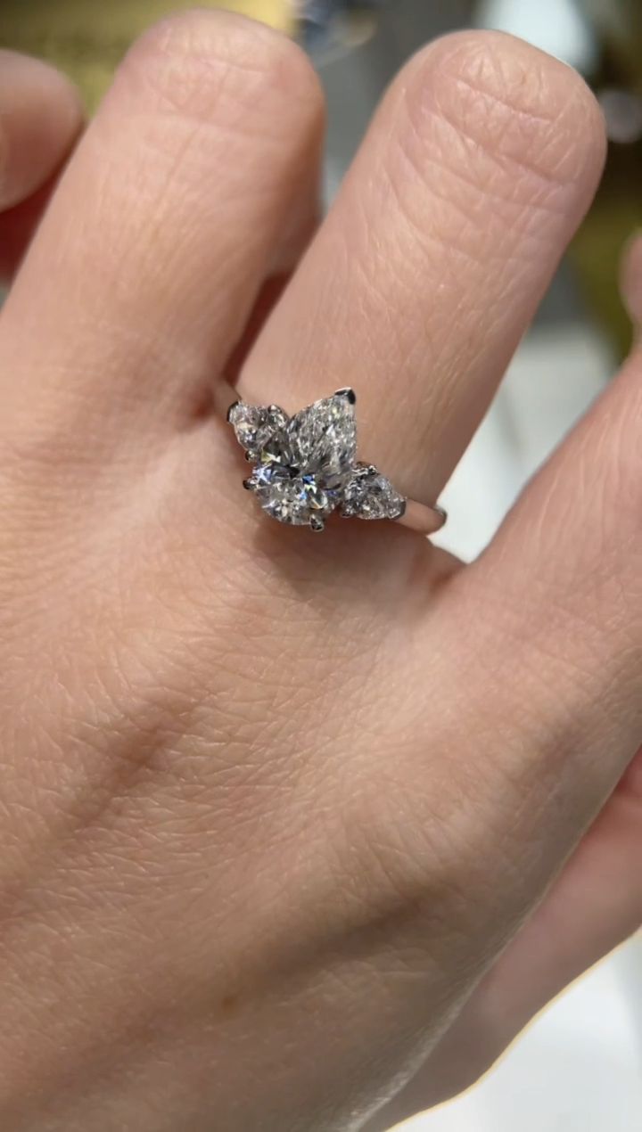 【闪购商品】实验室培育钻石18K金镶嵌水滴3石12圈