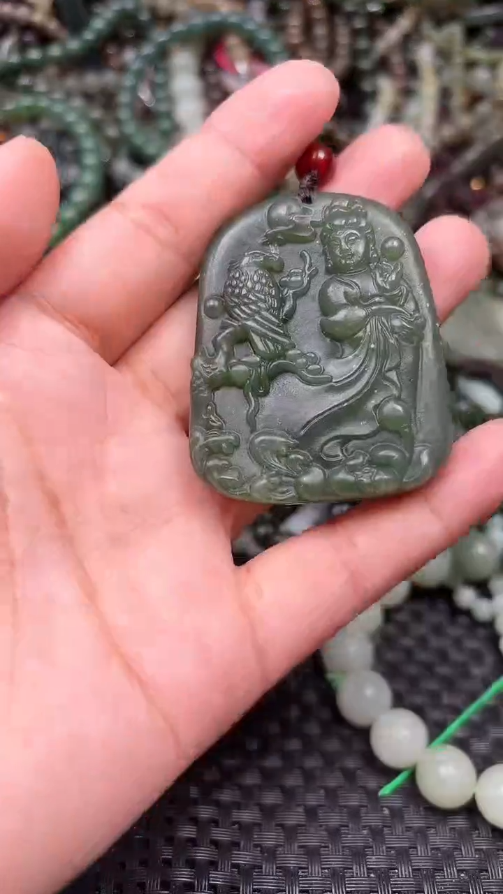 颈饰未镶嵌和田玉1
