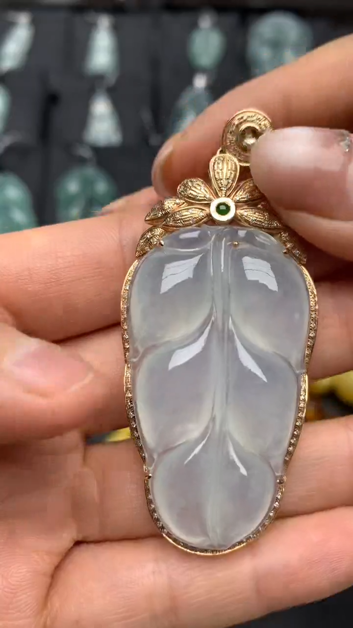 【闪购商品】翡翠颈饰18K金镶嵌大冰叶子