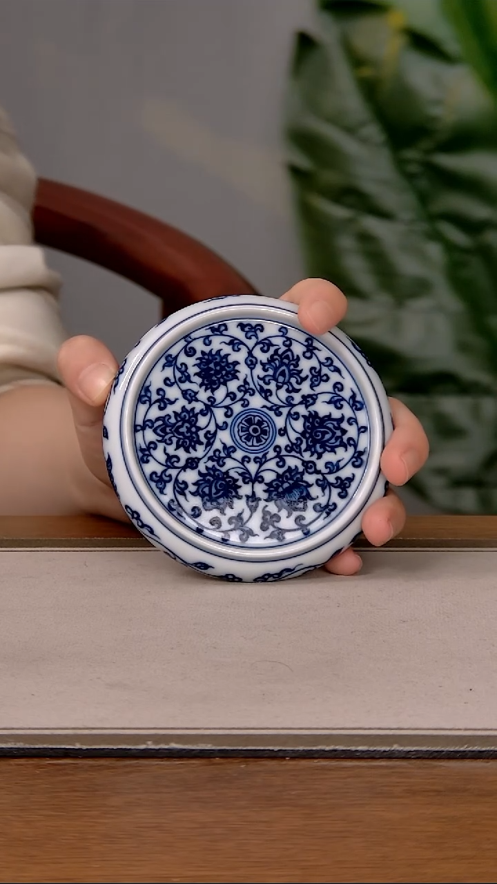 【闪购商品】缠枝莲盖置            