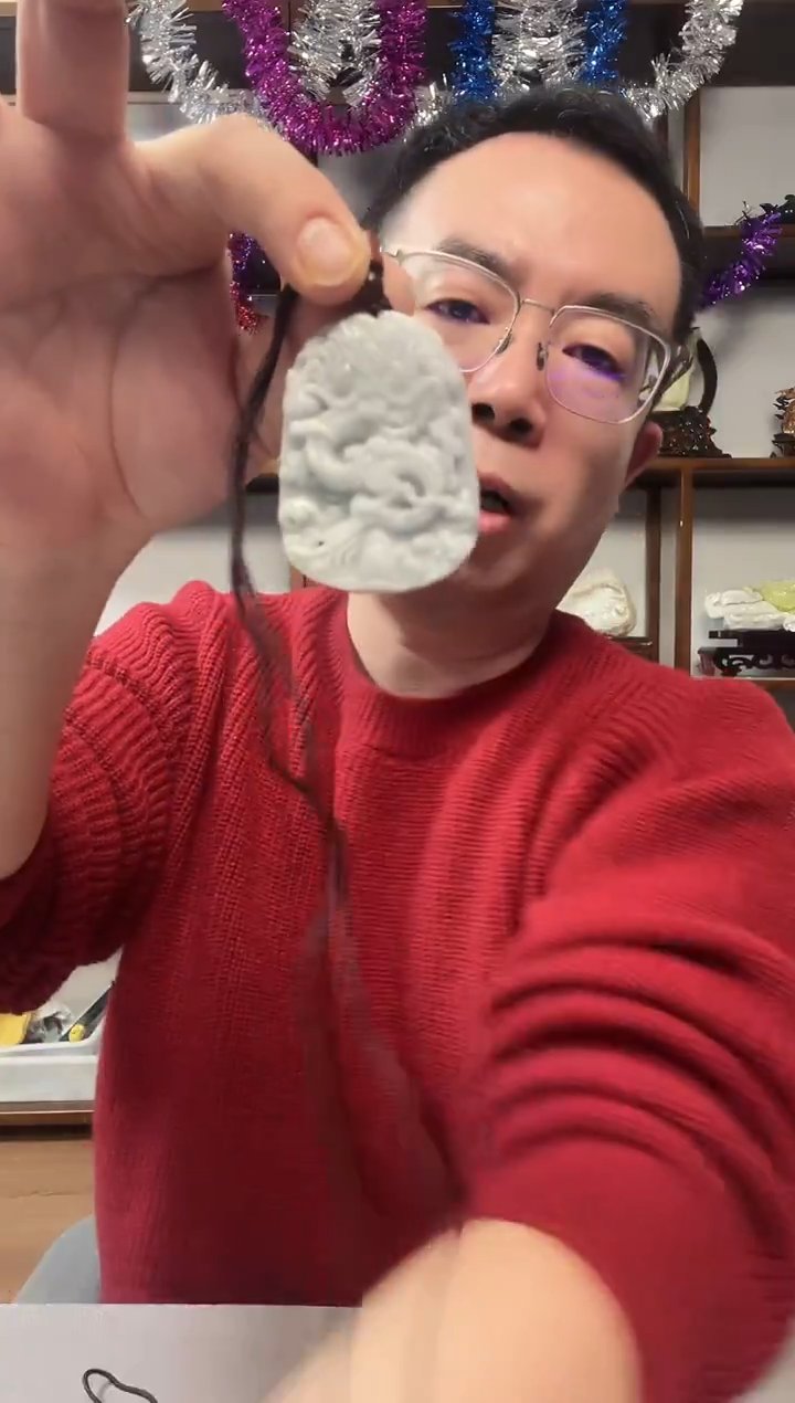 颈饰未镶嵌翡翠龙牌