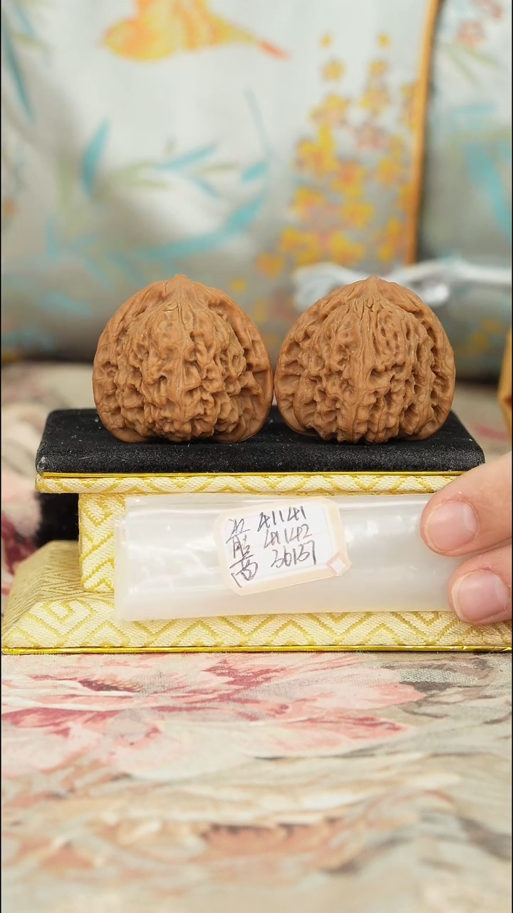 【闪购商品】文玩核桃把件赵喜满南将石