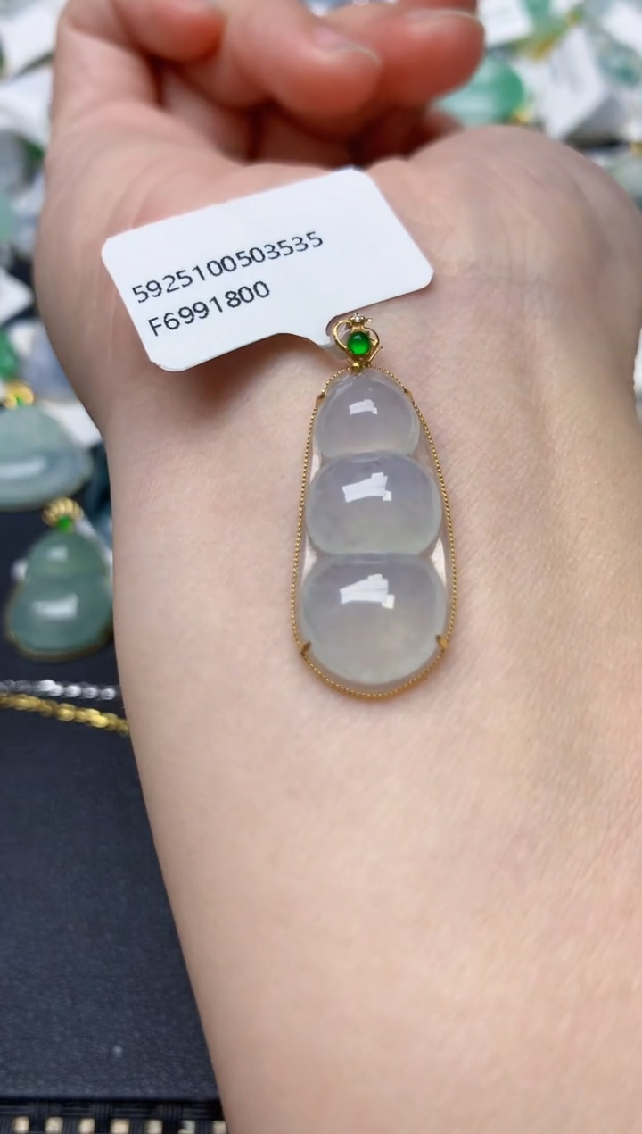 颈饰18K金镶嵌翡翠天然翡翠A货