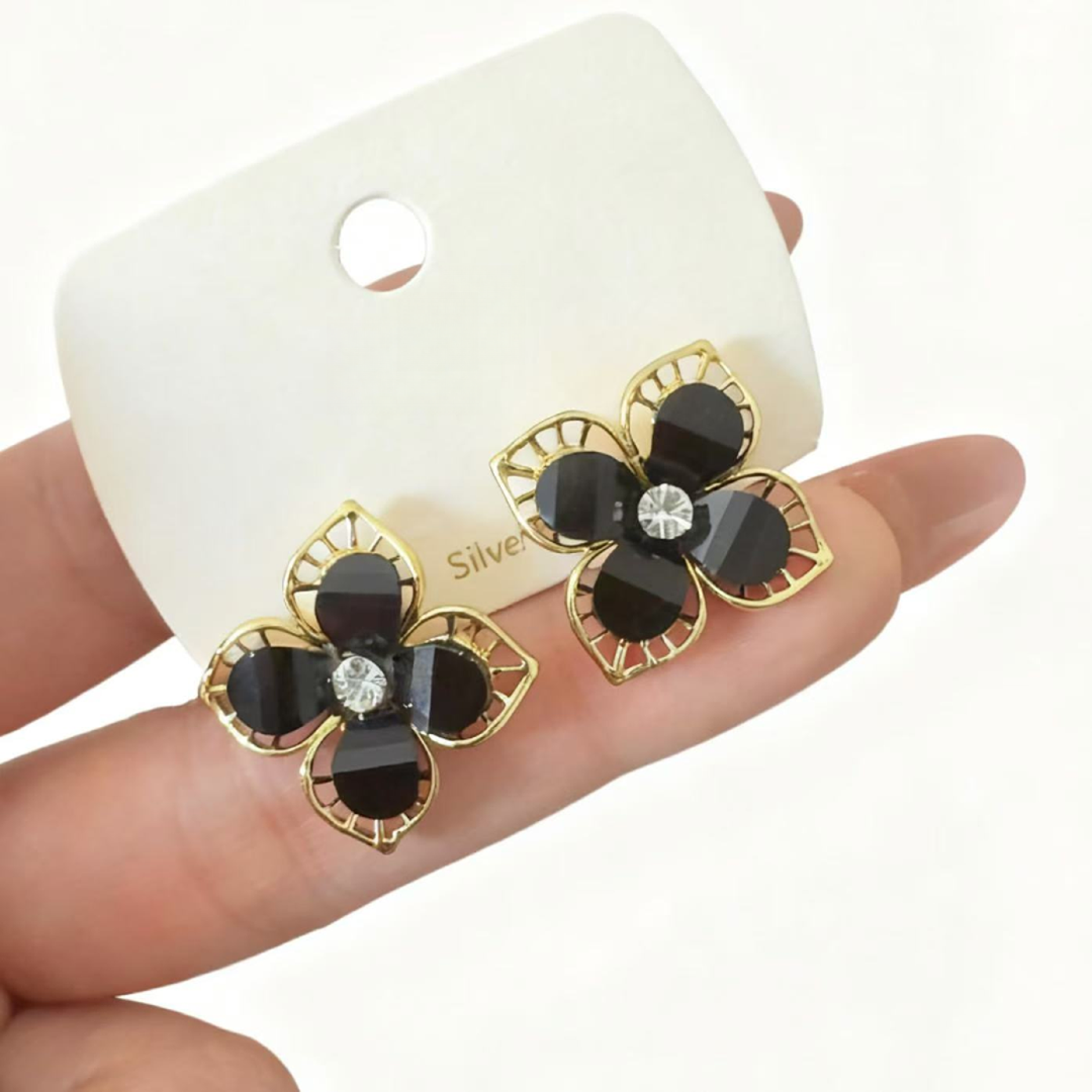 铜合金耳饰 黑色四叶草秋冬小香风时尚简约经典百搭法式清新耳钉