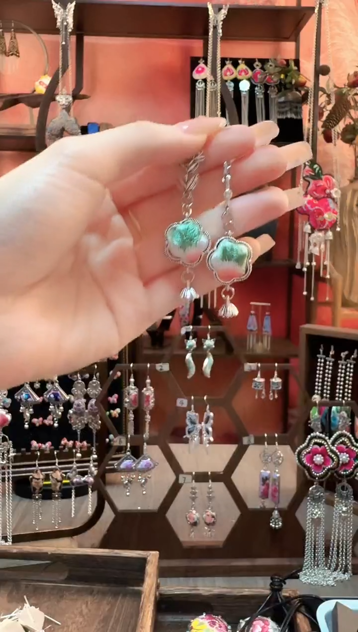 织绣云织谣民族风精美饰品440*