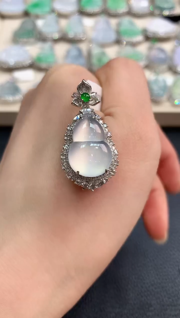 【闪购商品】翡翠吊坠(不含链)18K金镶嵌n62     