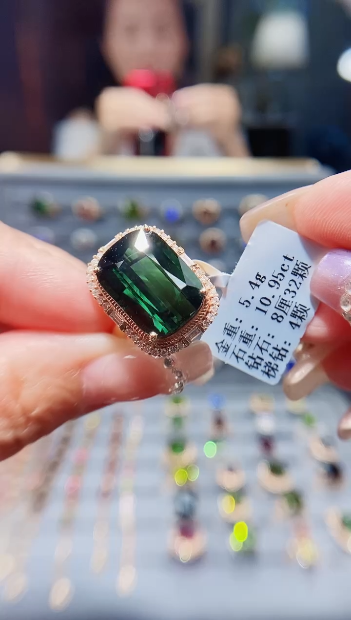 18K金镶嵌戒指碧玺10.95.