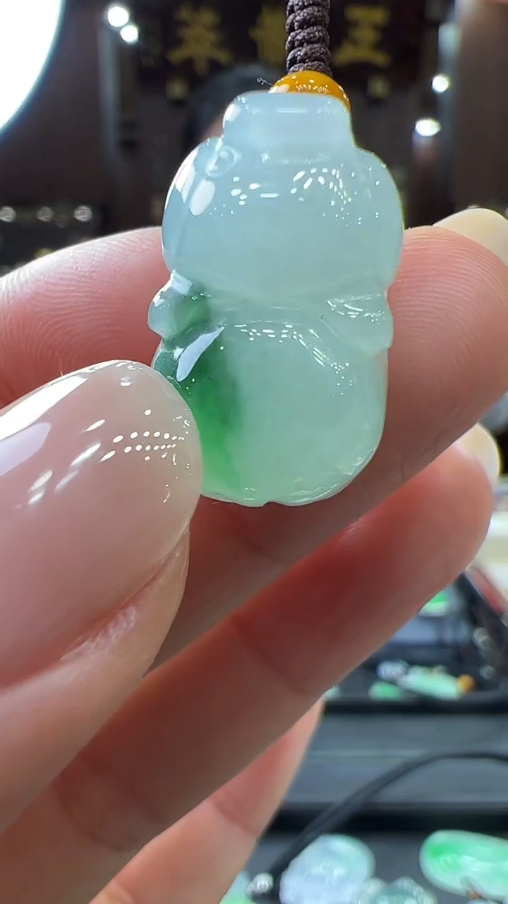 【闪购商品】翡翠挂件未镶嵌猪猪手机挂 有纹