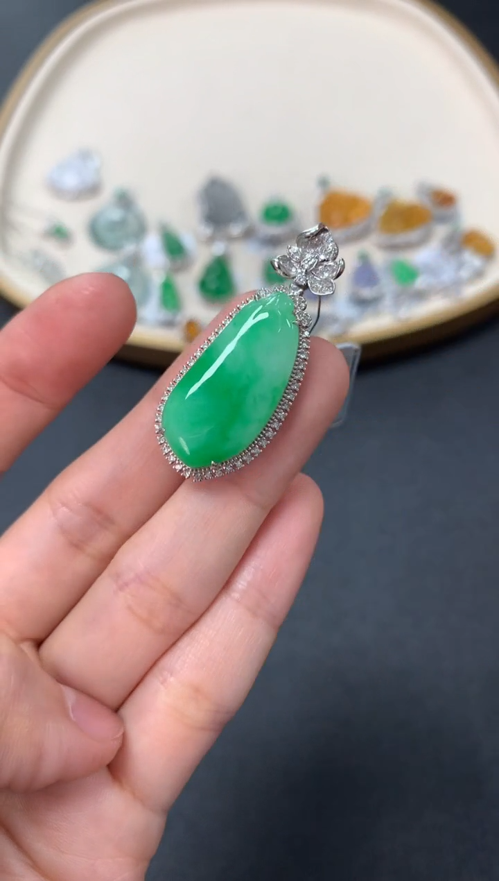 【闪购商品】翡翠吊坠(不含链)18K金镶嵌7980