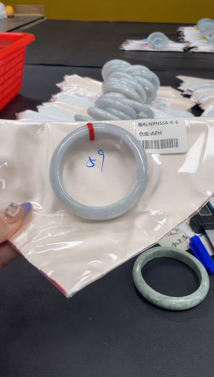 未镶嵌手镯翡翠翡翠手镯