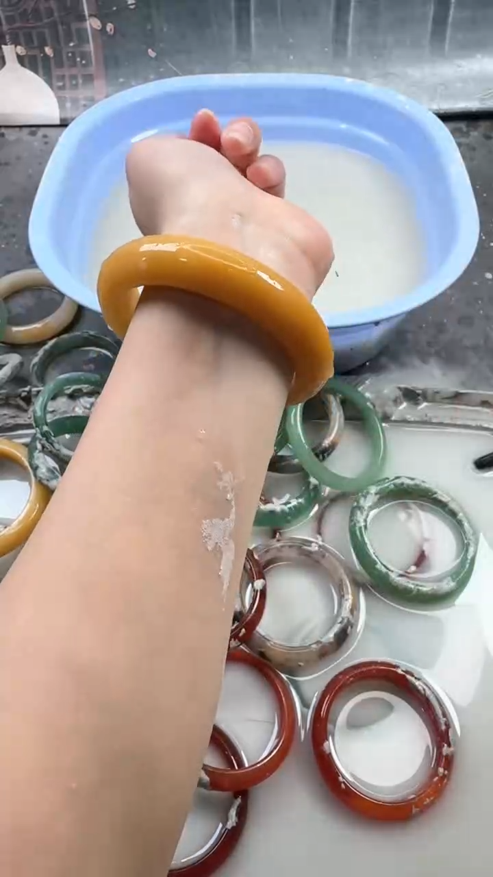 【闪购商品】石英质玉手镯未镶嵌86 66