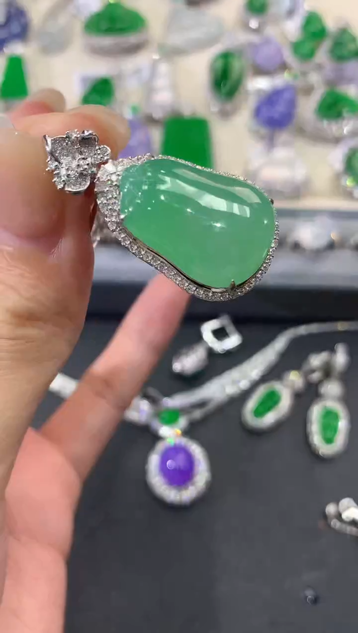 【闪购商品】翡翠吊坠(不含链)18K金镶嵌w157         