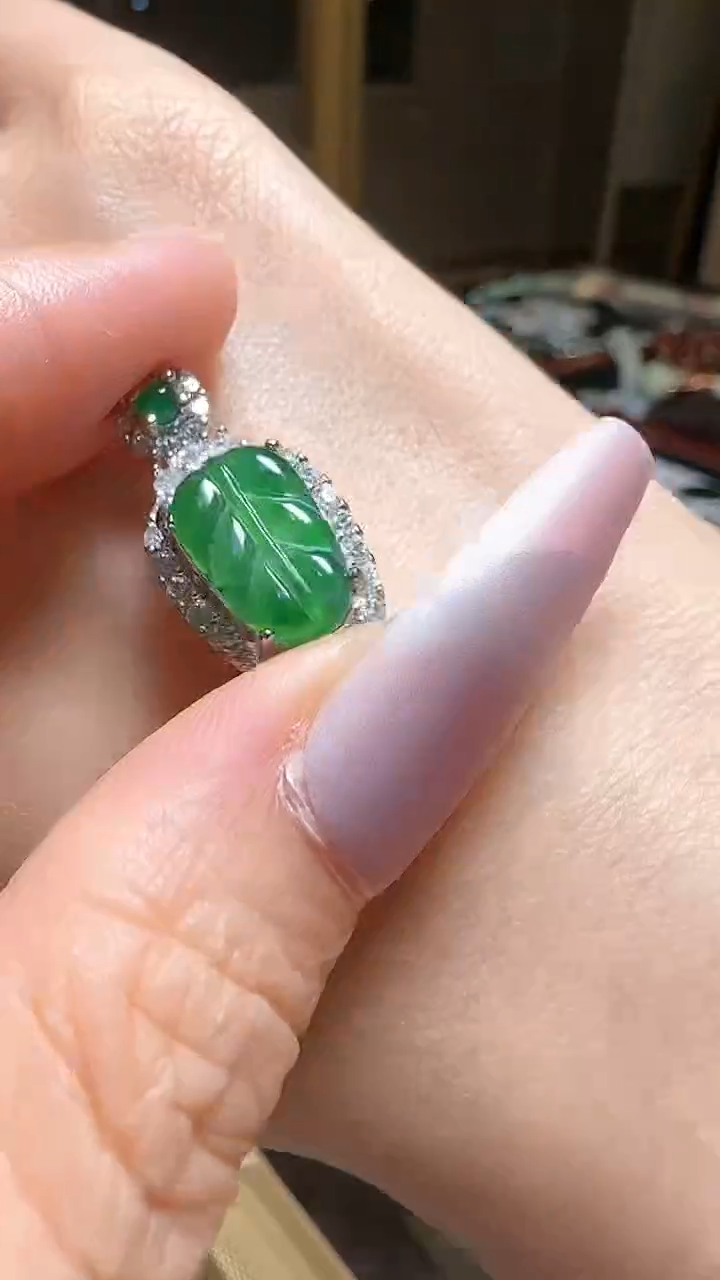 【闪购商品】翡翠吊坠(不含链)未镶嵌翡翠