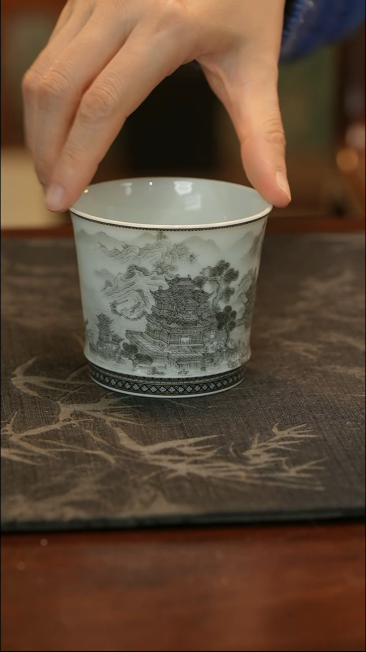 手绘墨彩龙舟竞渡主人杯