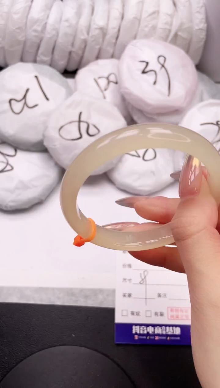 【闪购商品】石英质玉手镯未镶嵌16K206-58