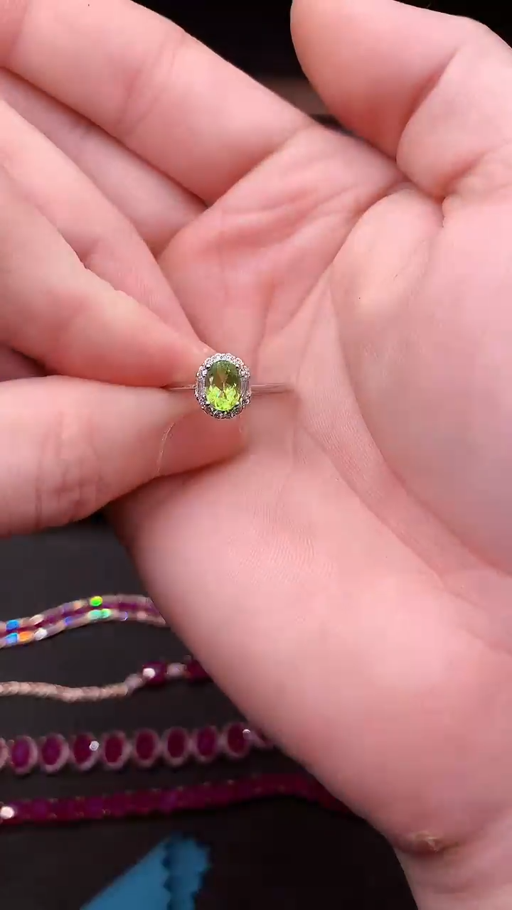 【闪购商品】橄榄石戒指银S925镶嵌.........