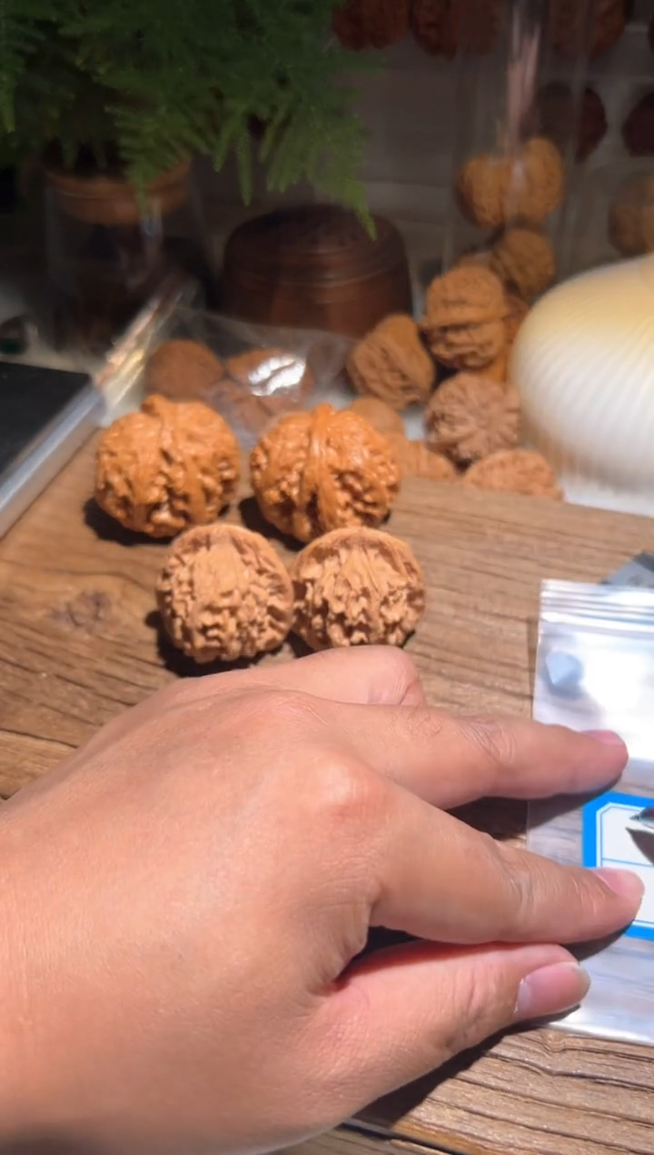【闪购商品】文玩核桃吊坠呵呵天地88