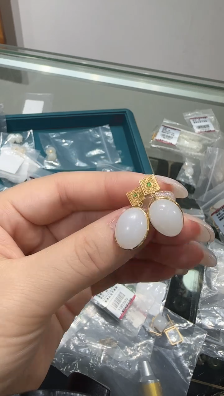 【闪购商品】和田玉耳环/多样性发18K金镶嵌R409