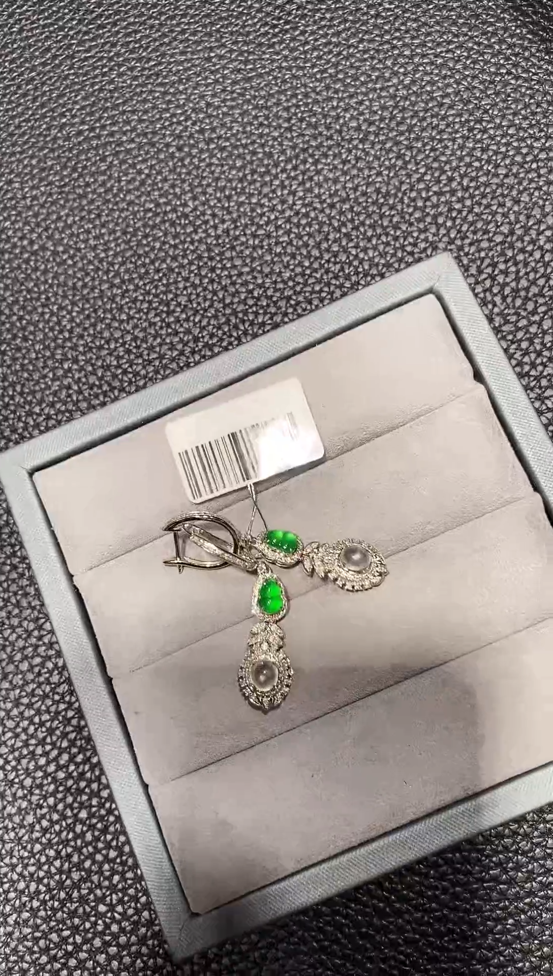 翡翠18K金镶嵌耳饰阳绿葫芦高冰蛋面耳钉