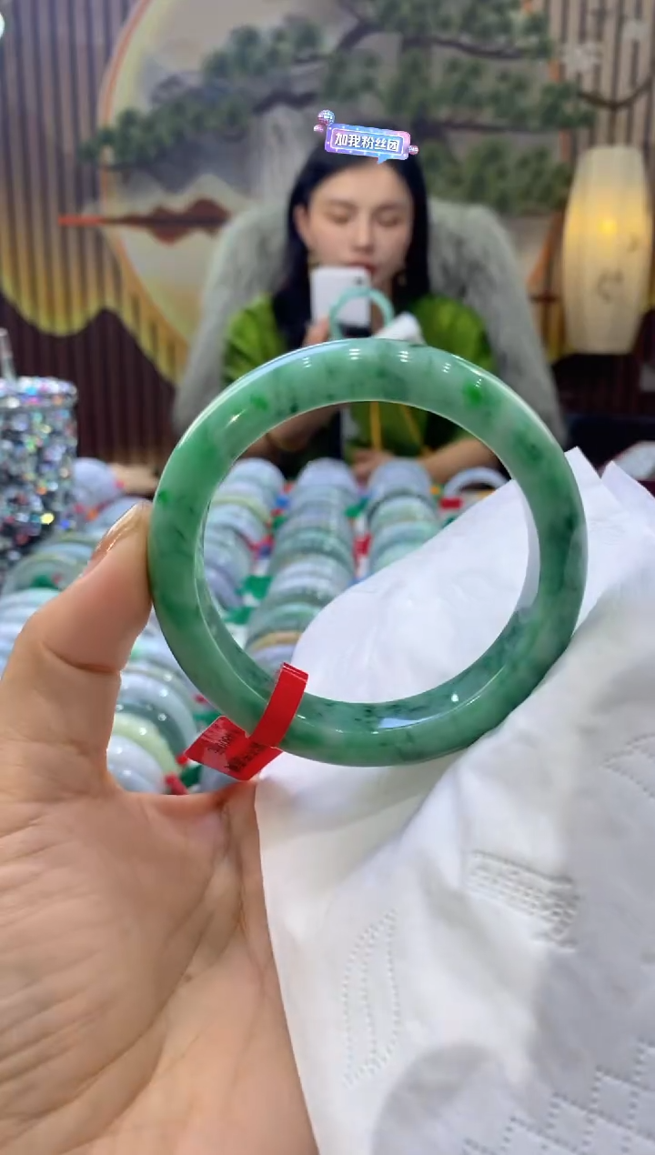 【闪购商品】翡翠手镯未镶嵌多人00735