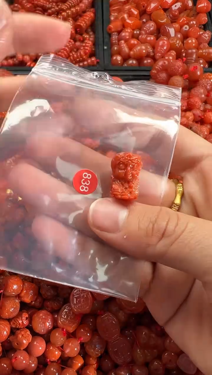 【闪购商品】南红玛瑙颈饰未镶嵌1