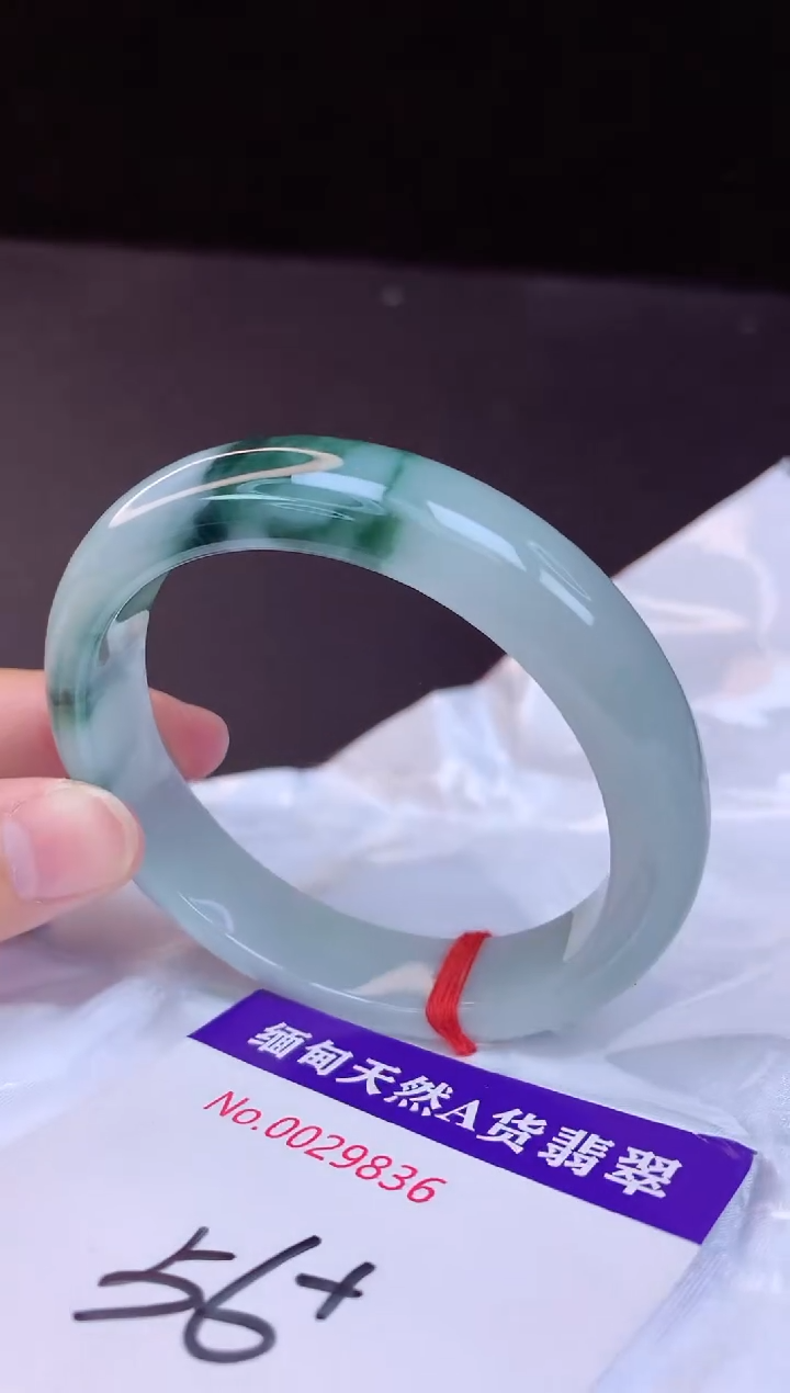 【闪购商品】翡翠手镯未镶嵌56+             
