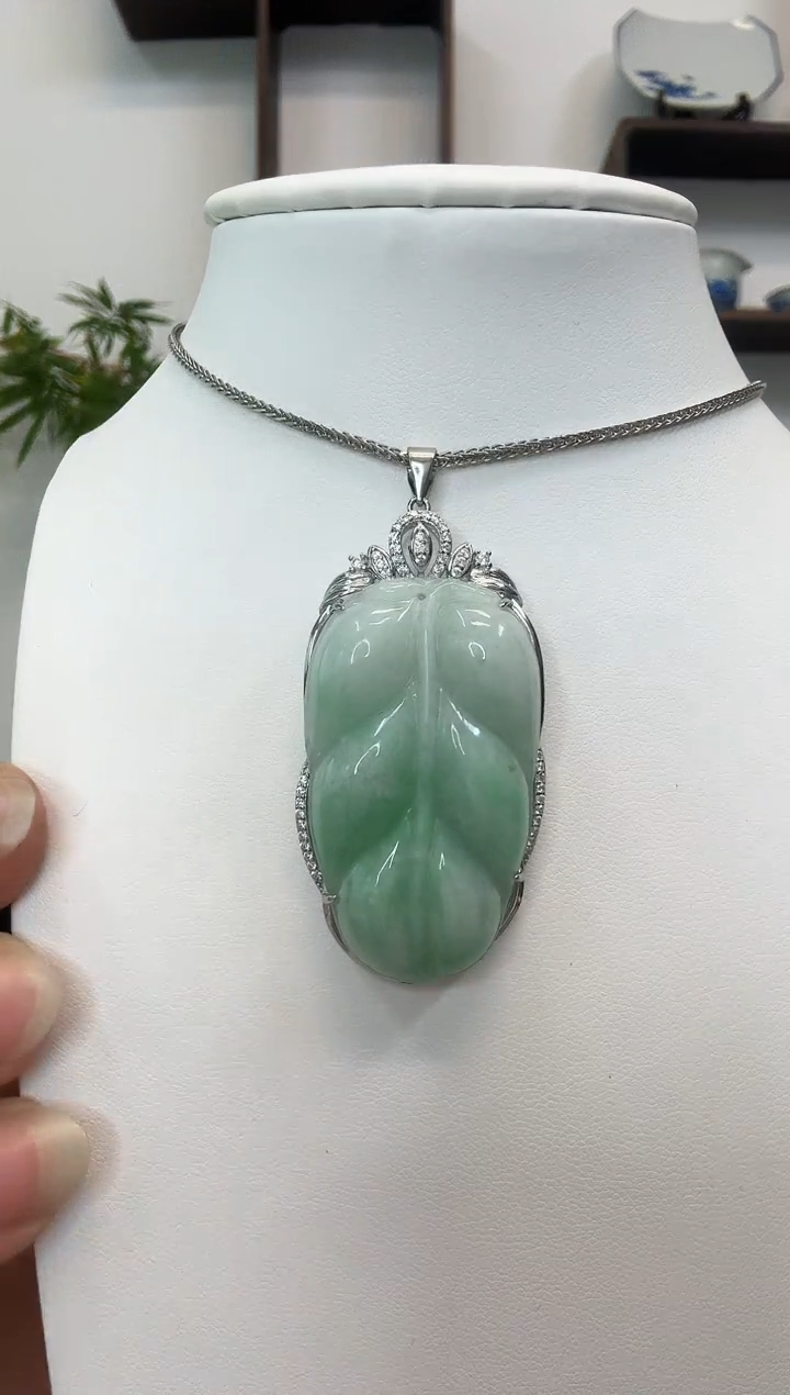 吊坠(赠链)银S925镶嵌翡翠叶子