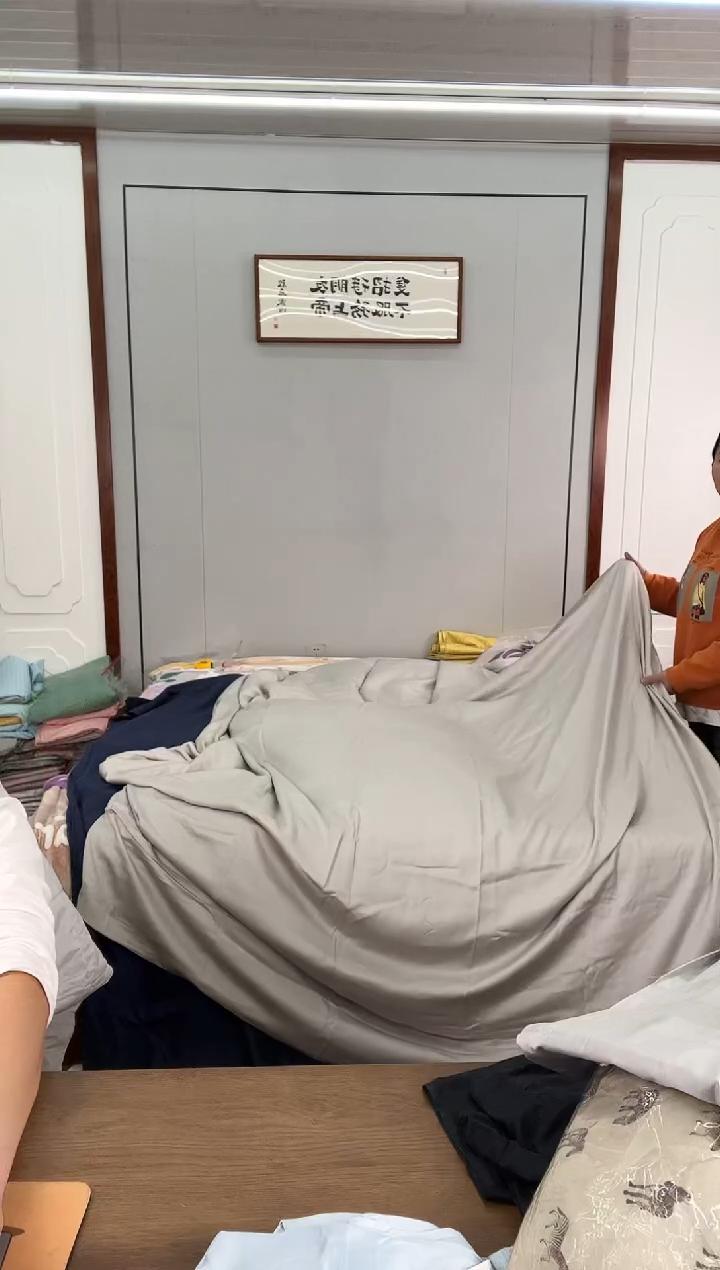 莱赛尔纤维Y***?深蓝色天丝四件套200*230cm（做错标了）
