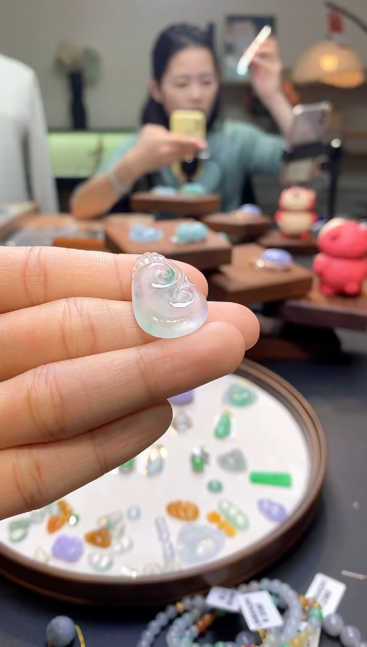 【闪购商品】翡翠未镶嵌颈饰如意