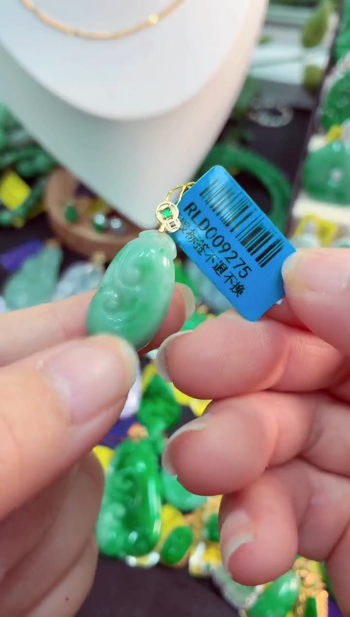 吊坠(不含链)未镶嵌翡翠挂件