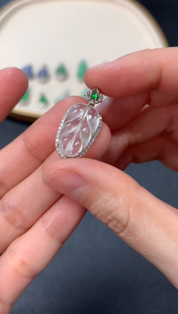 【闪购商品】翡翠吊坠(不含链)18K金镶嵌3500