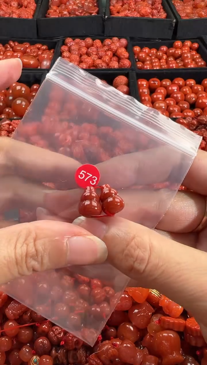 南红玛瑙未镶嵌颈饰1