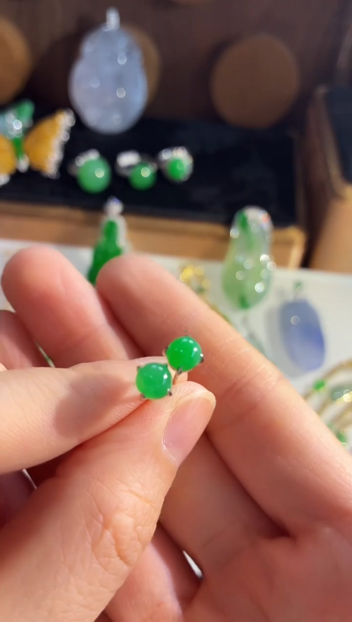 18K金镶嵌翡翠耳饰耳饰